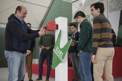 Andoni Ortuzar, presidente del PNV, este s&aacute;bado en un acto de las juventudes del partido en Mundaka (Bizkaia).