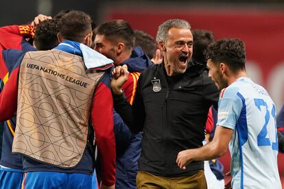 Luis Enrique festeja la victoria frente a Portugal en Braga, que significó el pase a la fase final de la Liga de Naciones.