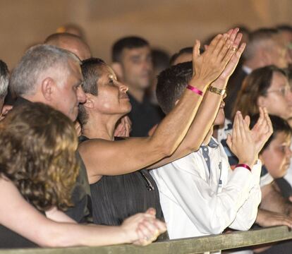 Maria Horrach, madre Luis Salom, durante el funeral de su hijo en la Catedral de Palma.