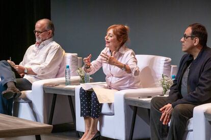 Los escritores Carlos Franz, Mayra Montero y Alberto Chimal, en la bienal. 