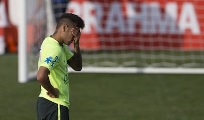 Neymar durante treinamento da sele&ccedil;&atilde;o.