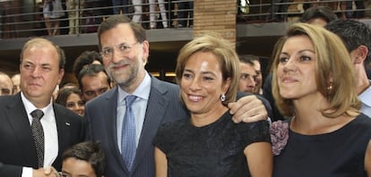 En la imagen Monago, Rajoy, la mujer de Monago y Cospedal.