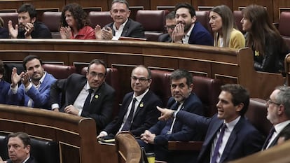 Albert Rivera señala a los diputados catalanes en prisión preventiva durante la sesión constitutiva de la XIII Legislatura.