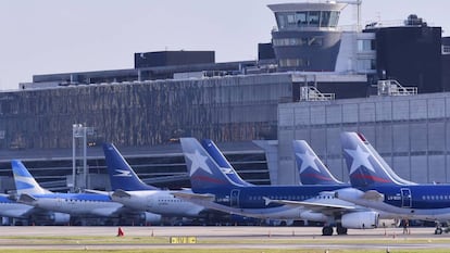 Aviones de Aerolíneas Argentinas en el aeropuerto Jorge Newbery de Buenos Aires.