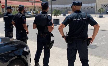 Efectivos de la Policía Nacional en Málaga.