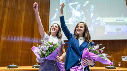 Las dirigentes de Podemos Irene Montero e Ione Belarra, durante el traspaso de sus respectivas carteras ministeriales, el 21 de noviembre.