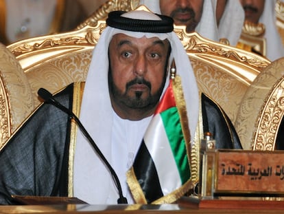 El presidente de Emiratos Árabes Unidos, Jalifa bin Zayed, durante la cumbre del Consejo de Cooperación del Golfo en 2010.