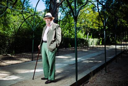José María Guelbenzu en le Jardín Botánico de Madrid.