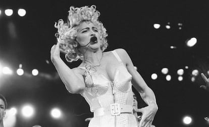 Madonna durante una actuación en Rotterdam, el 24 de julio de 1990.