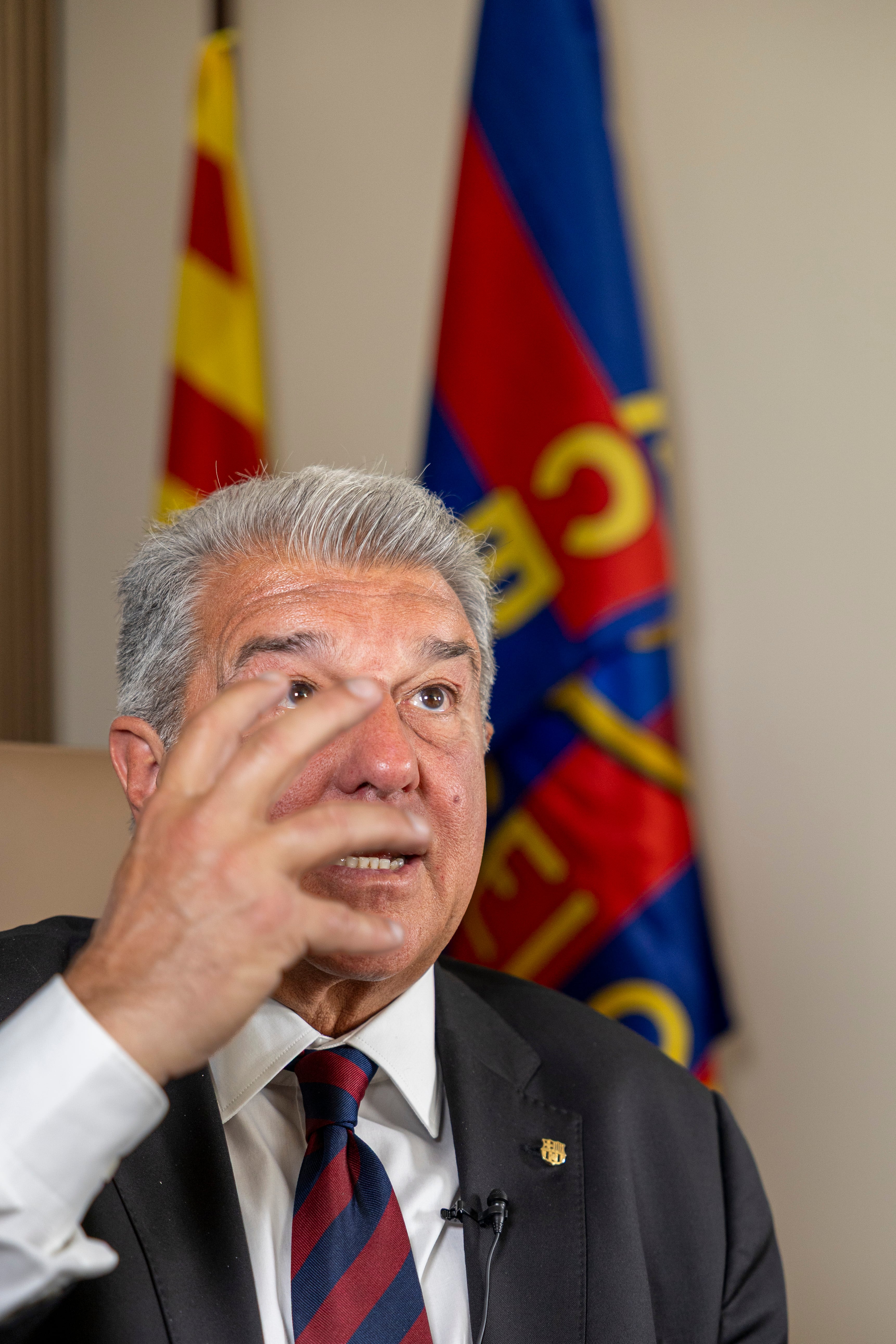 Joan Laporta, durante un momento de la entrevista, en su despacho de la Diagonal en Barcelona.