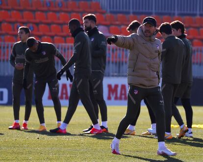 Simeone, durante el entrenamiento del Atlético el martes pasado, un día antes de caer eliminado en la Copa del Rey ante el Cornellà, equipo de Segunda División B.