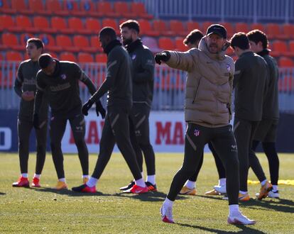 Simeone, durante el entrenamiento del Atlético el martes pasado, un día antes de caer eliminado en la Copa del Rey ante el Cornellà, equipo de Segunda División B.