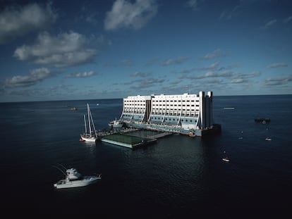 Floating hotel