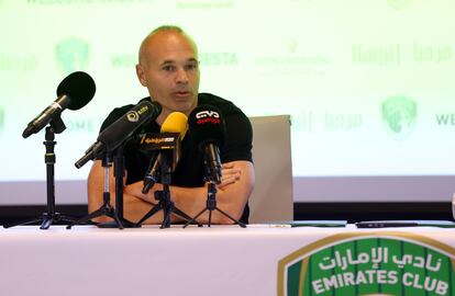 Andrés Iniesta, en su presentación como futbolista del Emirates FC.