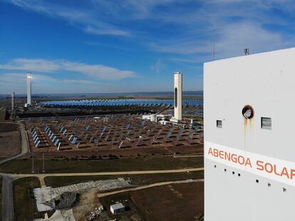 Planta solar de Abengoa, en Sanlúcar la Mayor (Sevilla).