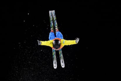 Marzhan Akzhigit de Kazajistán compite en la categoría de esquí acrobático en los Juegos Olímpicos de Invierno de Pyeongchang (Corea del Sur), el 15 de febrero de 2018.