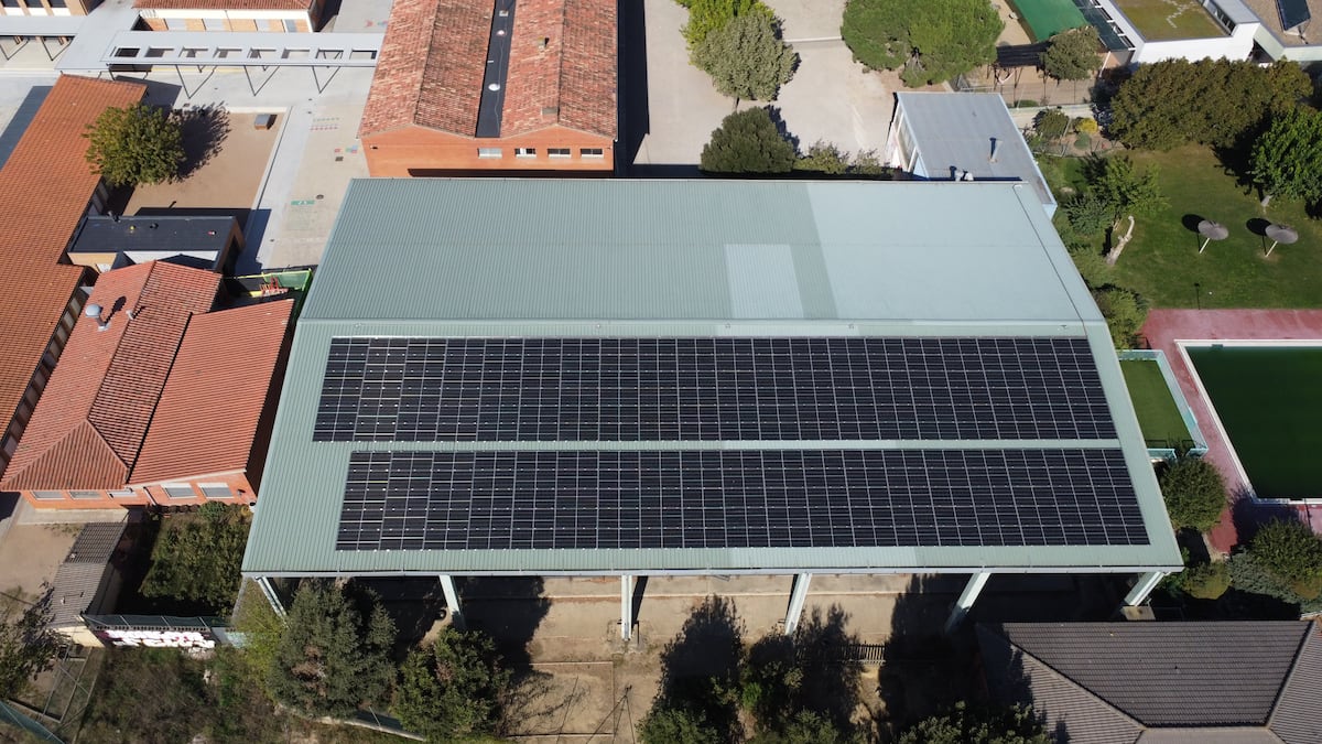 Se acabaron las ayudas a las placas solares individuales: los fondos irán al autoconsumo colectivo que ayude a vulnerables