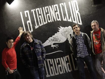 De izquierda a derecha, Billy King, Fran <i>Iguana,</i> Fernando Presa y Julián Alonso, en la puerta de La Iguana.