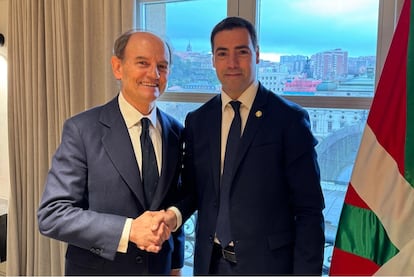 El presidente de Talgo, Carlos de Palacio, con el lehendakari Imanol Pradales el pasado jueves en Bilbao.