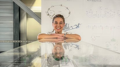 CERN'in yeni operasyon direktörü Mar Capeáns, yeni yüksek parlaklıktaki LHC'nin planının yanında.