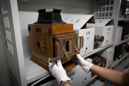 Linterna mágica incluida en la colección donada por Rafael Garófano al Archivo Histórico Provincial de Cádiz.