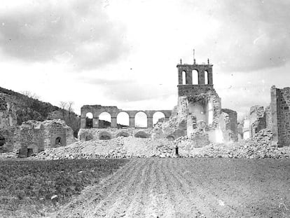 Estado en que quedó el convento de Santa María de Óvila, tras la extracción de sus principales elementos en 1931.