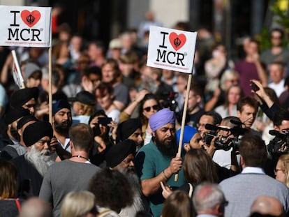 Vigilia en Albert Square de Manchester por las v&iacute;ctimas, este martes