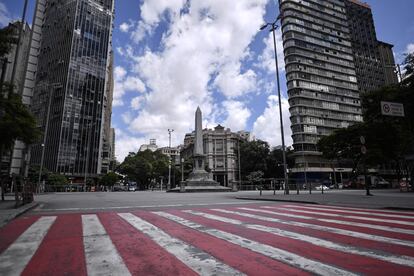 La plaza Siete de Septiembre, de Belo Horizonte, desierta en medio de la pandemia que, este viernes, ha sumado en el país más de 500 casos nuevos en menos de 24 horas.