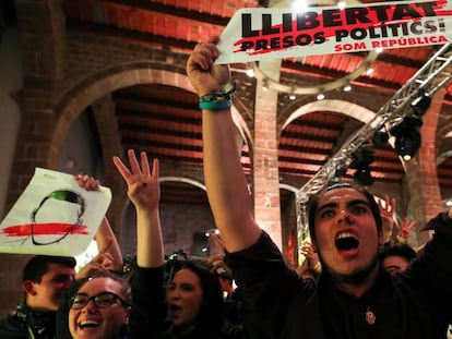 Seguidors de l&#039;ANC celebren el triomf independentista.