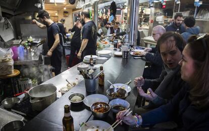 El mercado de Vallehermoso ha recuperado la vitalidad gracias a la proliferación de barras y restaurantes.