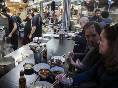 El mercado de Vallehermoso ha recuperado la vitalidad gracias a la proliferación de barras y restaurantes.