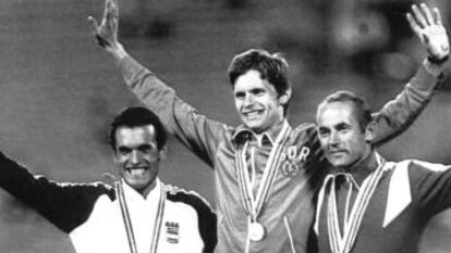 Jordi Llopart (esquerra), al podi dels Jocs Olímpics de Moscou, el 1980, amb la medalla de plata.