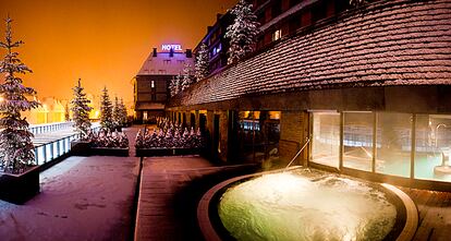 Jacuzzi exterior del Hotel Val de Neu.