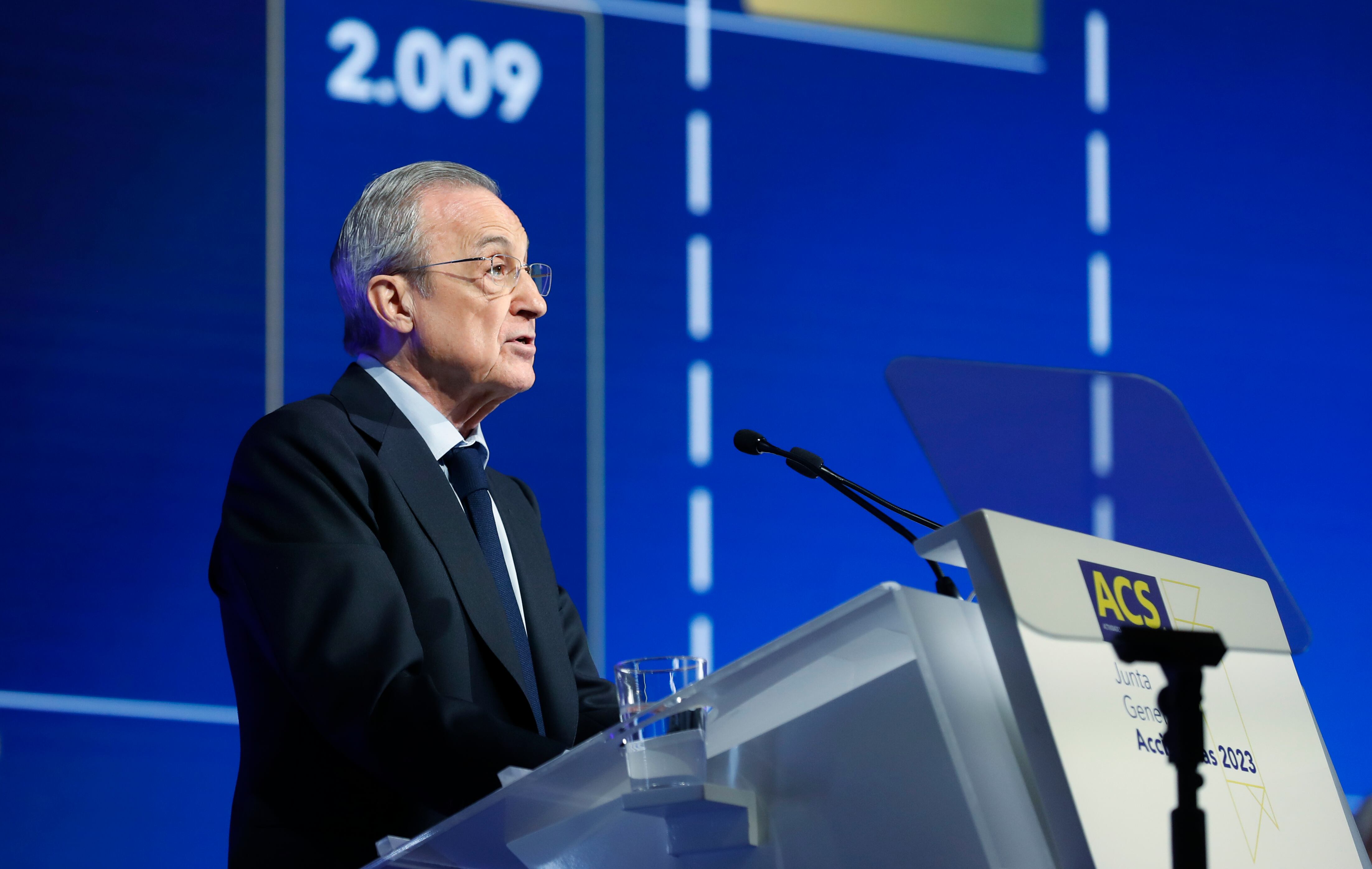 ACS capta 1.780 millones con la colocación de 11,6 millones de acciones, casi la mitad compradas por Florentino Pérez y Criteria