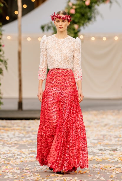 Una de las propuestas del desfile de alta costura de Chanel para esta primavera.