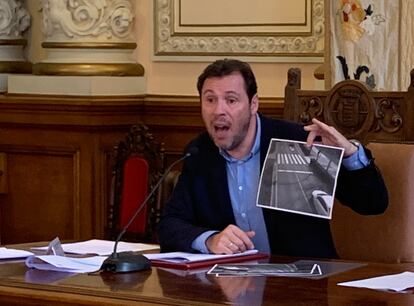 El alcalde de Valladolid, Óscar Puente, critica la sentencia sobre las multas de 'foto-rojo'.