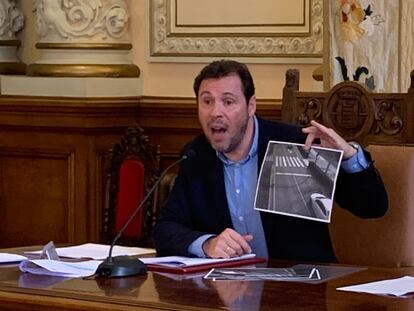 El alcalde de Valladolid, Óscar Puente, critica la sentencia sobre las multas de 'foto-rojo'.