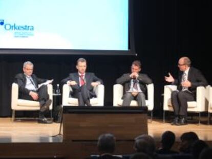 El presidente del Instituto de la Competitividad, TCI, Christian Ketels, a la derecha con tres expertos europeos.