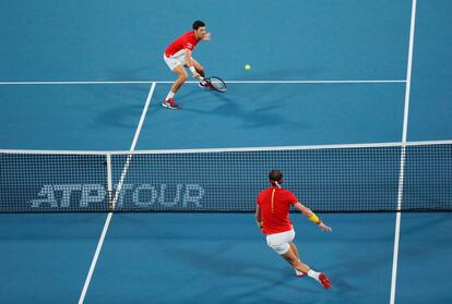 Djokovic y Nadal, durante el segundo partido de la final.