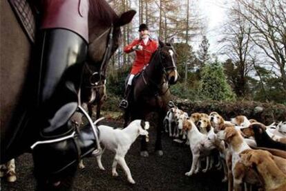 Una partida de cazadores de zorros, con sus lebreles, en Escocia.