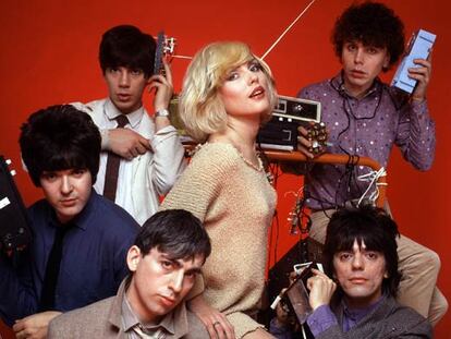 Debbie Harry, con la formación de Blondie.