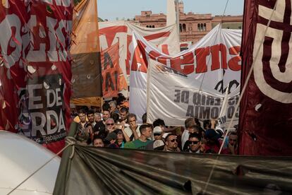 Manifestantes en la Plaza de Mayo de Buenos Aires, el 20 de diciembre.