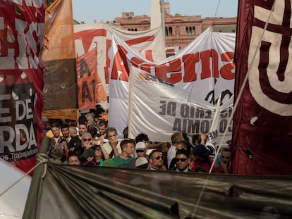 Manifestantes en la Plaza de Mayo de Buenos Aires, el 20 de diciembre.
