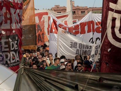 Manifestantes en la Plaza de Mayo de Buenos Aires, el 20 de diciembre.