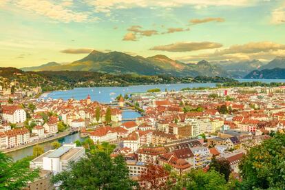 La ciudad de Lucerna con el monte Rigi al fondo.