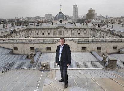 José Luis González Guerra, sobre la cubierta meridional del Palacio Real de Madrid.