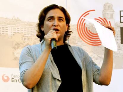 Ada Colau en una intervención en Poble-sec.