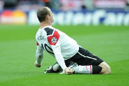 Rooney, tras un pase de Giggs, ha devuelto la igualdad al marcador.