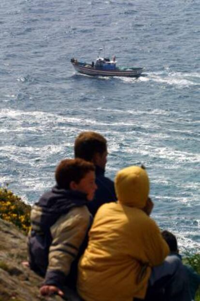 Un barco del puerto base de Lorbe, en Oleiros (La Coruña). EFE/Archivo