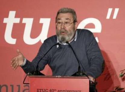 El secretario genereal de UGT, Cándido Méndez, durante su intervención en la cumbre con motivo del 40º aniversario de la Confederación Europea de Sindicatos (CES).